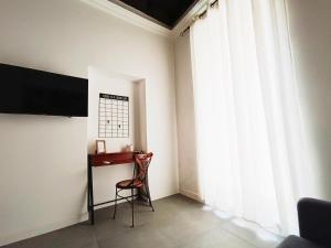 A television and/or entertainment centre at La tua casa a Piazza del Popolo