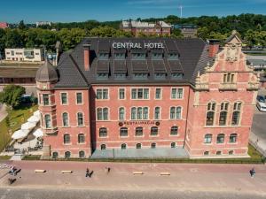 eine Luftansicht des zentralen Hotels in der Unterkunft Craft Beer Central Hotel in Danzig