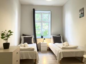 a bedroom with two beds and a mirror on the wall at Three Bedroom Apartment In Kolding, Udsigten 4, in Kolding