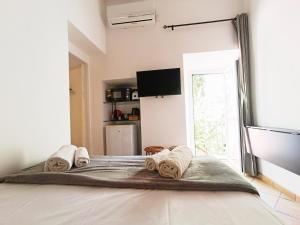 A bed or beds in a room at Mini Studio con Balcone a Piazza del Popolo