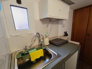 A kitchen or kitchenette at Mini Studio con Balcone a Piazza del Popolo