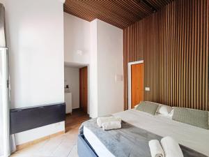 A bed or beds in a room at Mini Studio con Balcone a Piazza del Popolo