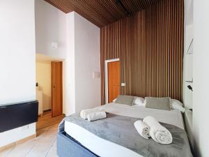A bed or beds in a room at Mini Studio con Balcone a Piazza del Popolo