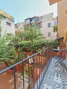 A balcony or terrace at Mini Studio con Balcone a Piazza del Popolo