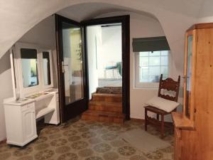 TV a/nebo společenská místnost v ubytování Apartment mit 1 Schlafzimmer in Altstadthaus