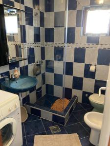 Bay Mola Aparts tesisinde bir banyo +26 fotoğraf
