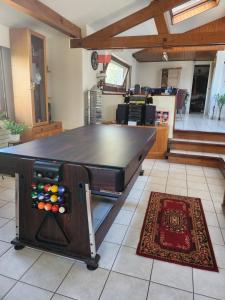 Maison Le Lézard chez Amalia et Fred的厨房或小厨房