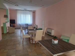 TV a/nebo společenská místnost v ubytování Hotel Lux