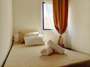 Chakra House Fuerteventura - Affordable Rooms in a Cozy Guesthouse客房内的一张或多张床位