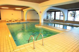 a large swimming pool in a building at Appartements dans la Résidence Panorama in Villars-sur-Ollon