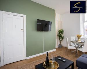 TV tai viihdekeskus majoituspaikassa Cosy Business Haven - 3 Bed Newcastle City - FREE PARKING