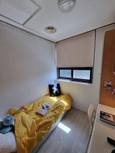 a small room with a bed in the corner at Coem Livingtel in Goyang