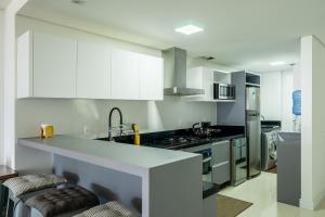 Imagem da galeria de Apto charmoso c/ varanda a 150m da praia ABC0403 em Itajaí