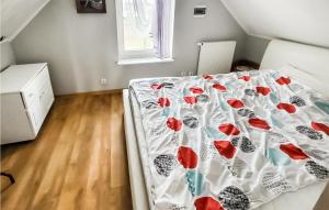 Ένα ή περισσότερα κρεβάτια σε δωμάτιο στο Gorgeous Apartment In Stezyca With Wifi +3 φωτογραφίες