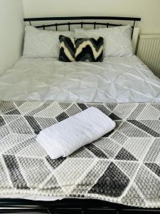 Posteľ alebo postele v izbe v ubytovaní Coventry City House - Room 2