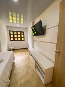 TV a/nebo společenská místnost v ubytování Hostería El Sendero - Cocorná