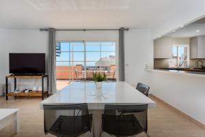a kitchen and dining room with a white table and chairs at Duquesa Regent 2435 Wonderful seaviews duplex in Manilva