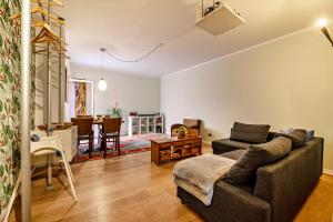 a living room with a couch and a table at Deichkind Viertel Suite in Bremen