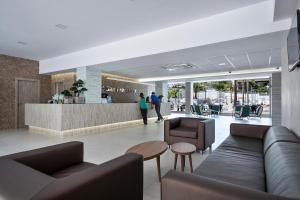 a lobby with couches and tables and a bar at Hotel Best San Francisco in Salou