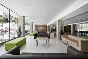 a lobby with couches and chairs and a table at Hotel Best San Francisco in Salou