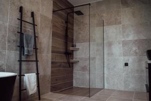 Koupelna v ubytování Fitromax Apartmanház + 37 fotografií