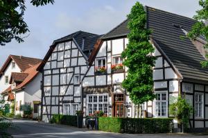 an old house with black and white at Hotel Alt Vellern in Beckum