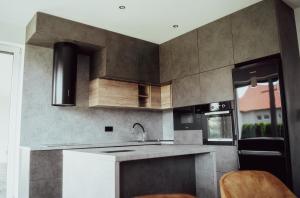 Kuchyň nebo kuchyňský kout v ubytování Fitromax Apartmanház