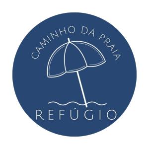 une étiquette avec un parapluie et les mots armaho day park rivivo dans l'établissement Refugio Caminho da Praia, à Anchieta