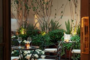 Um jardim em The Fifteen Keys Hotel