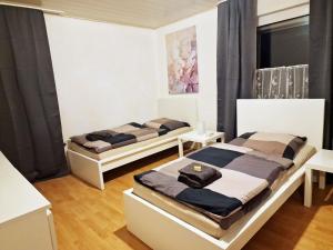 เตียงในห้องที่ Nice Apartments in Gummersbach