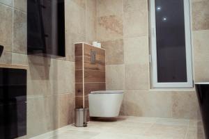 Koupelna v ubytování Fitromax Apartmanház