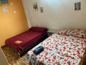 Ένα ή περισσότερα κρεβάτια σε δωμάτιο στο Departamentos en la Garzota cerca del Aeropuerto Norte de Guayaquil