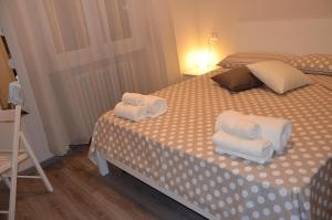 A bed or beds in a room at B&B Panorama Iseo
