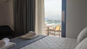 Postel nebo postele na pokoji v ubytování Costa Ionica · Mytikas Seaside Hotel + 31 fotografií