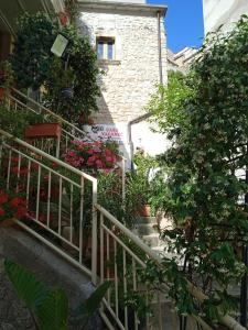 a stairway leading up to a building with flowers at Villa Carolina in Fara San Martino