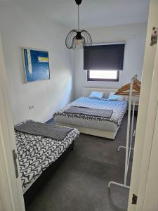 Ένα ή περισσότερα κρεβάτια σε δωμάτιο στο Vila lake