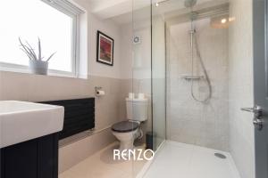 a bathroom with a shower and a toilet and a sink at Central 2 Bed Apartment in Derby by Renzo, Free Wi-Fi, Ideal for contractors in Derby