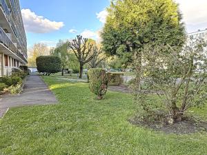 a park with trees and grass and a building at Good vibes Only apparts "So Zen" - 3 bedrooms - 8 pers - 20mn to Paris in Enghien-les-Bains