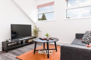 a living room with a tv and a table at Charming 2-bed Apartment in Nottingham by Renzo, Modern Design, Brilliant Location in Nottingham