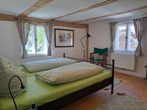 Postel nebo postele na pokoji v ubytování Neu! Ferienwohnungen im Lüftlmalereck, Hennalahaus