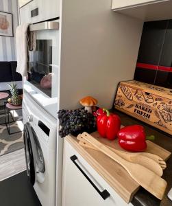 Kuchyňa alebo kuchynka v ubytovaní Spółdzielcza 22 Apartament Sky Line