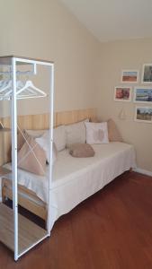 Postel nebo postele na pokoji v ubytování Glicine & more Forlì