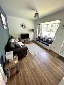 A seating area at Seaside Snug - Gorgeous 2 Bed Seaside Bungalow