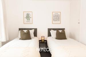 two beds sitting next to each other in a bedroom at Homely 2-bed Home in Nottingham by Renzo, Free Wi-Fi, Ideal for Contractors in Nottingham