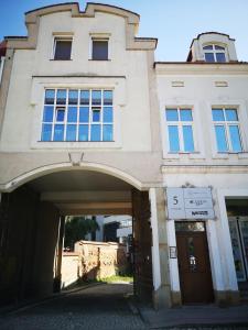 a building with an archway in front of it at Premium Apartament Stary Rynek in Rzeszów