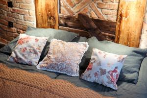 a group of pillows on a bed in a room at PORANEK W GÓRACH in Ustrzyki Dolne