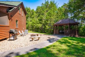 a backyard with a grill and a gazebo at Southern Grace in Pigeon Forge