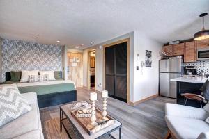 Gallery image of Village at Breck Studio 4217 by Ski Country Resorts in Breckenridge +30 photos