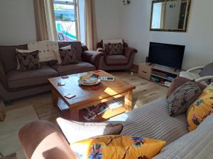 a living room with couches and a coffee table at The Apartment in Aberlour in Aberlour