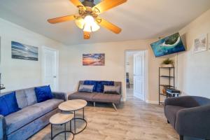Гостиная зона в Camelot Beach Suites